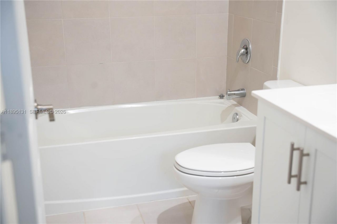 11091 W 32nd Ln, Hialeah, FL 33018 Photo