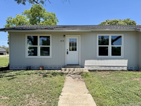 419 W Culberson, Sabinal, TX 78881