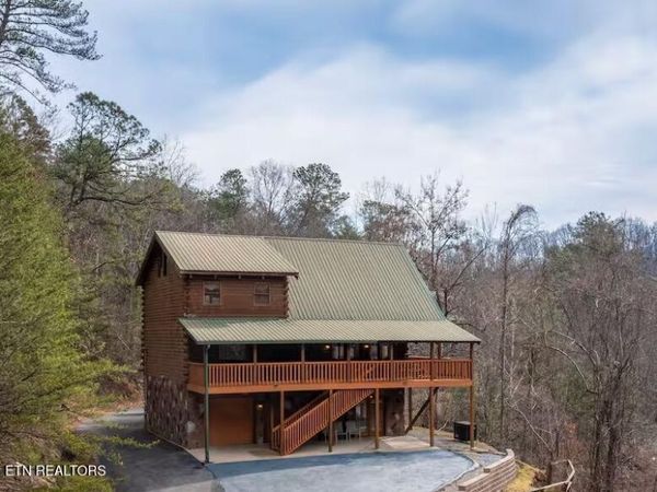 817 Boone Acres Lane, Pigeon Forge, TN 37863