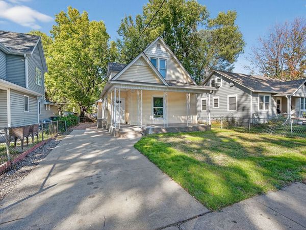 2305 Drake Park Avenue, Des Moines, IA 50311
