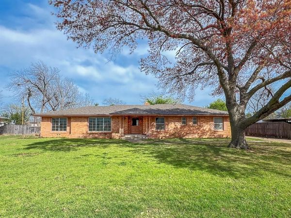 812 S Ash, Archer City, TX 76351