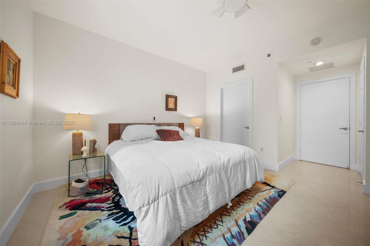 1060 Brickell Ave, Unit 1513, Miami, FL 33131 Photo