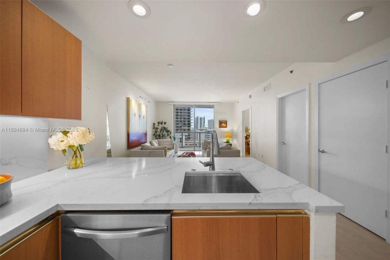 1060 Brickell Ave, Unit 1513, Miami, FL 33131 Photo