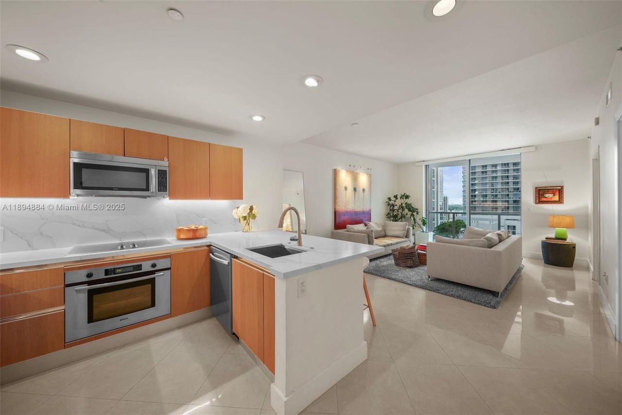 1060 Brickell Ave, Unit 1513, Miami, FL 33131 Photo