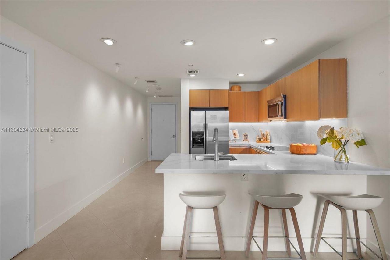 1060 Brickell Ave, Unit 1513, Miami, FL 33131 Photo