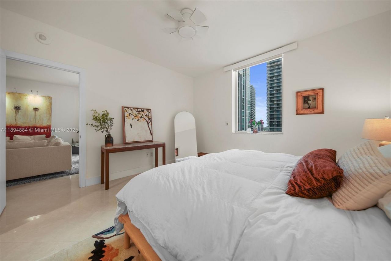 1060 Brickell Ave, Unit 1513, Miami, FL 33131 Photo