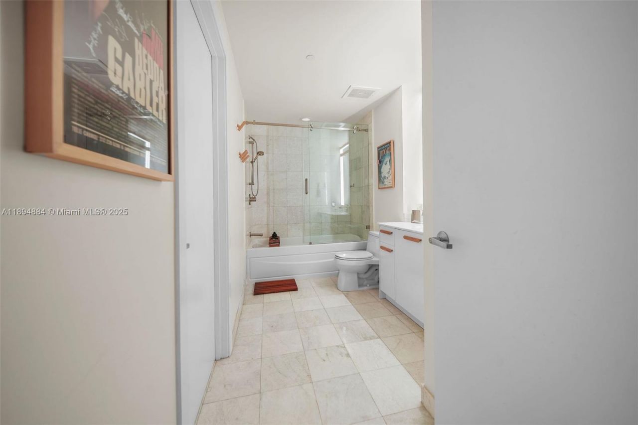 1060 Brickell Ave, Unit 1513, Miami, FL 33131 Photo