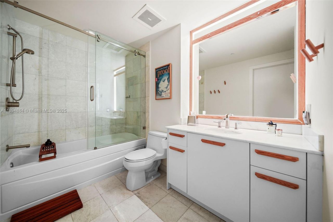 1060 Brickell Ave, Unit 1513, Miami, FL 33131 Photo