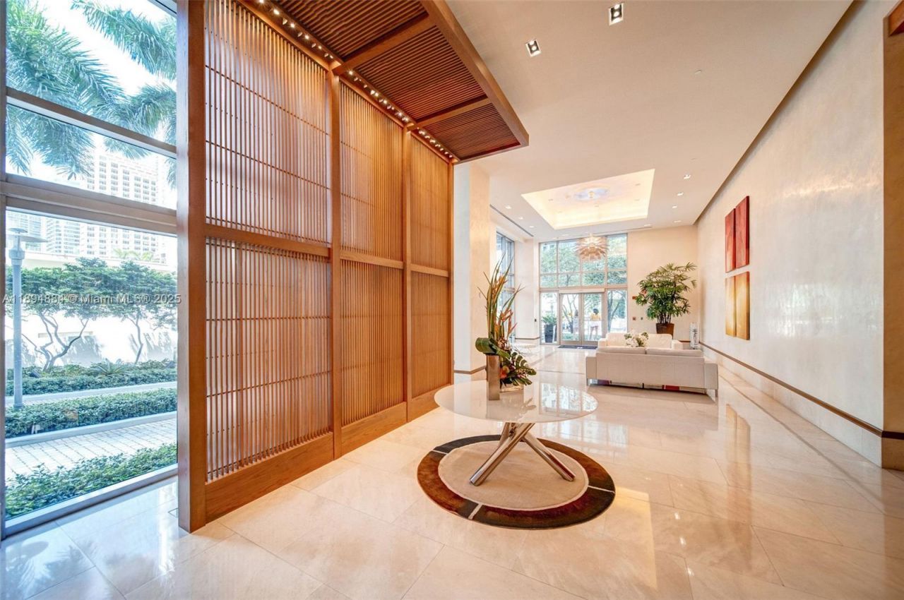 1060 Brickell Ave, Unit 1513, Miami, FL 33131 Photo