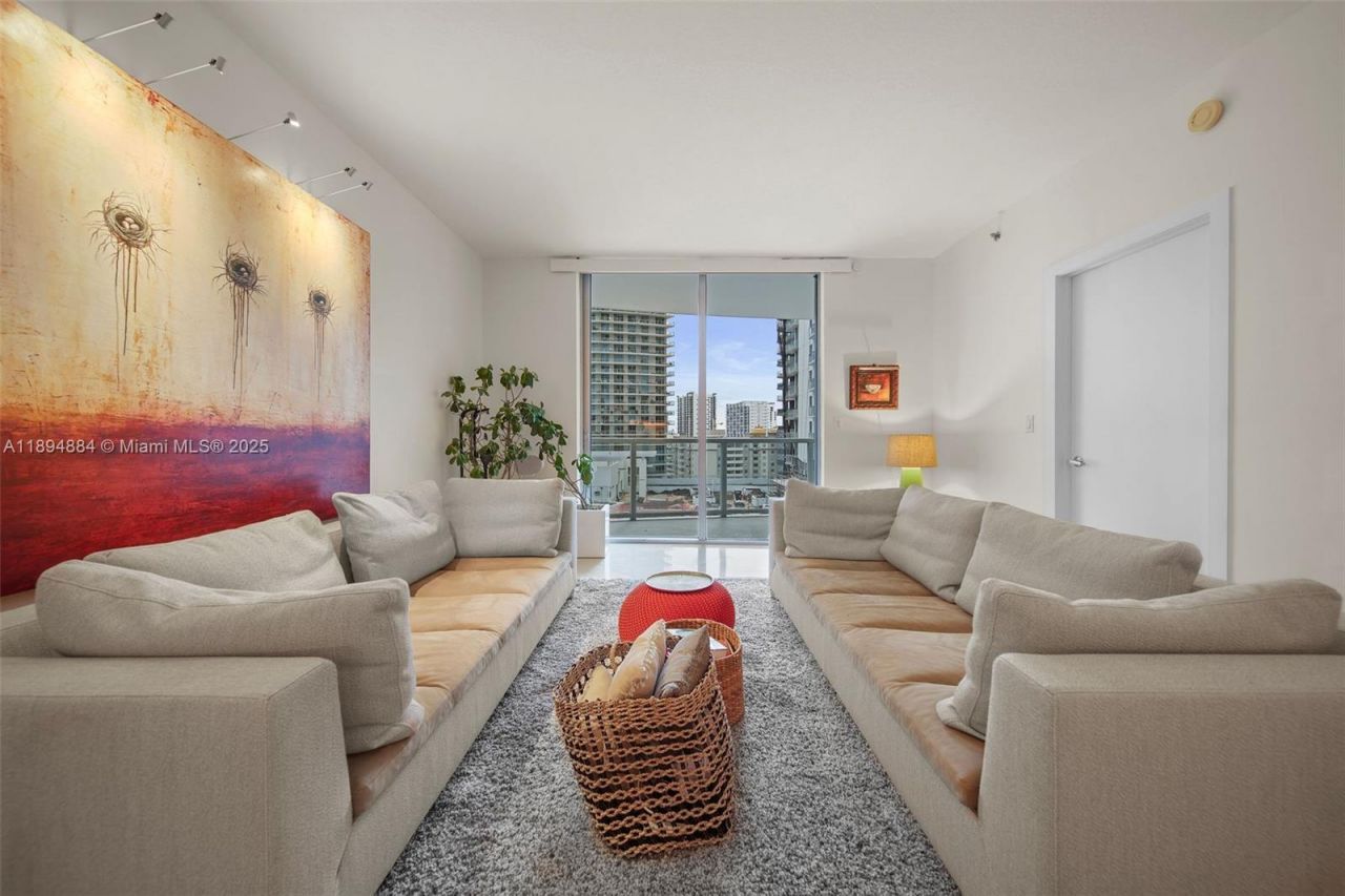 1060 Brickell Ave, Unit 1513, Miami, FL 33131 Photo