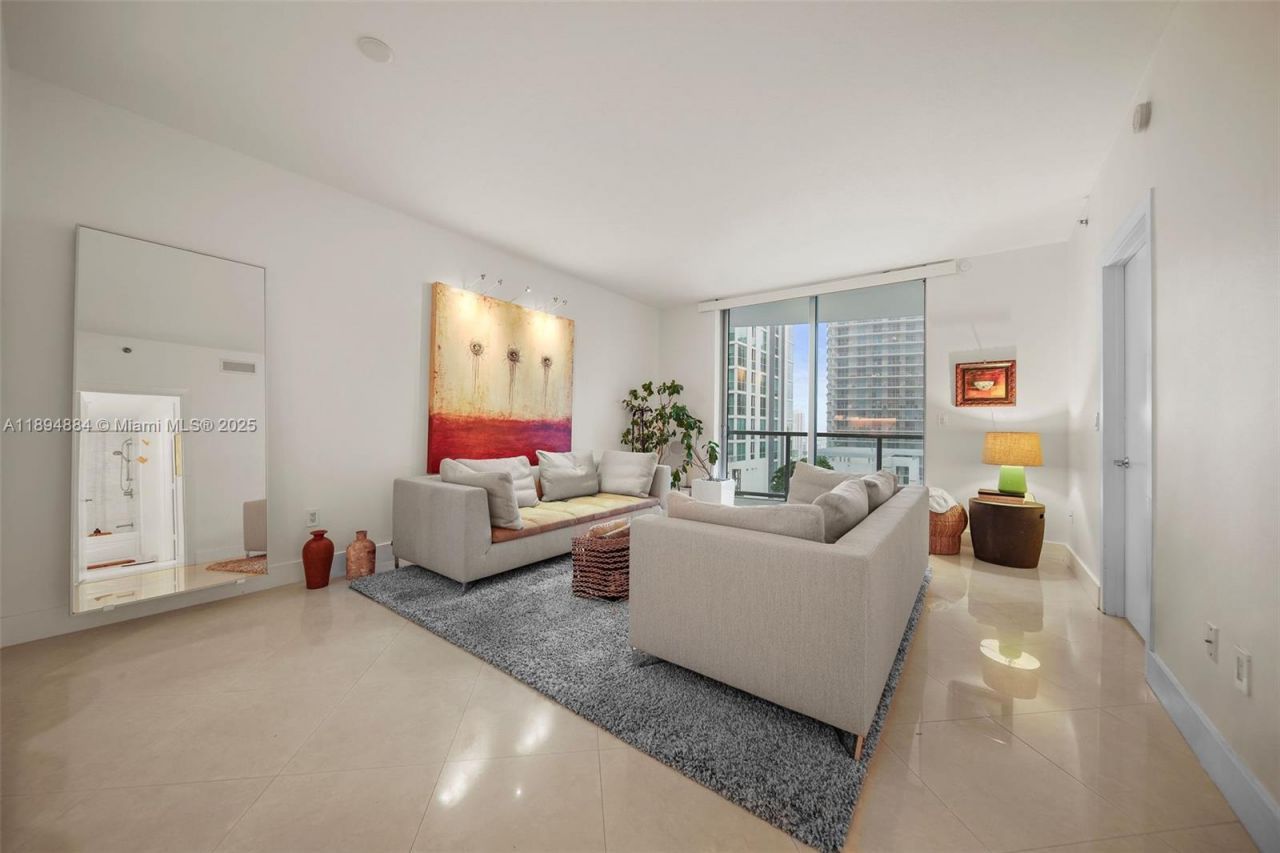1060 Brickell Ave, Unit 1513, Miami, FL 33131 Photo