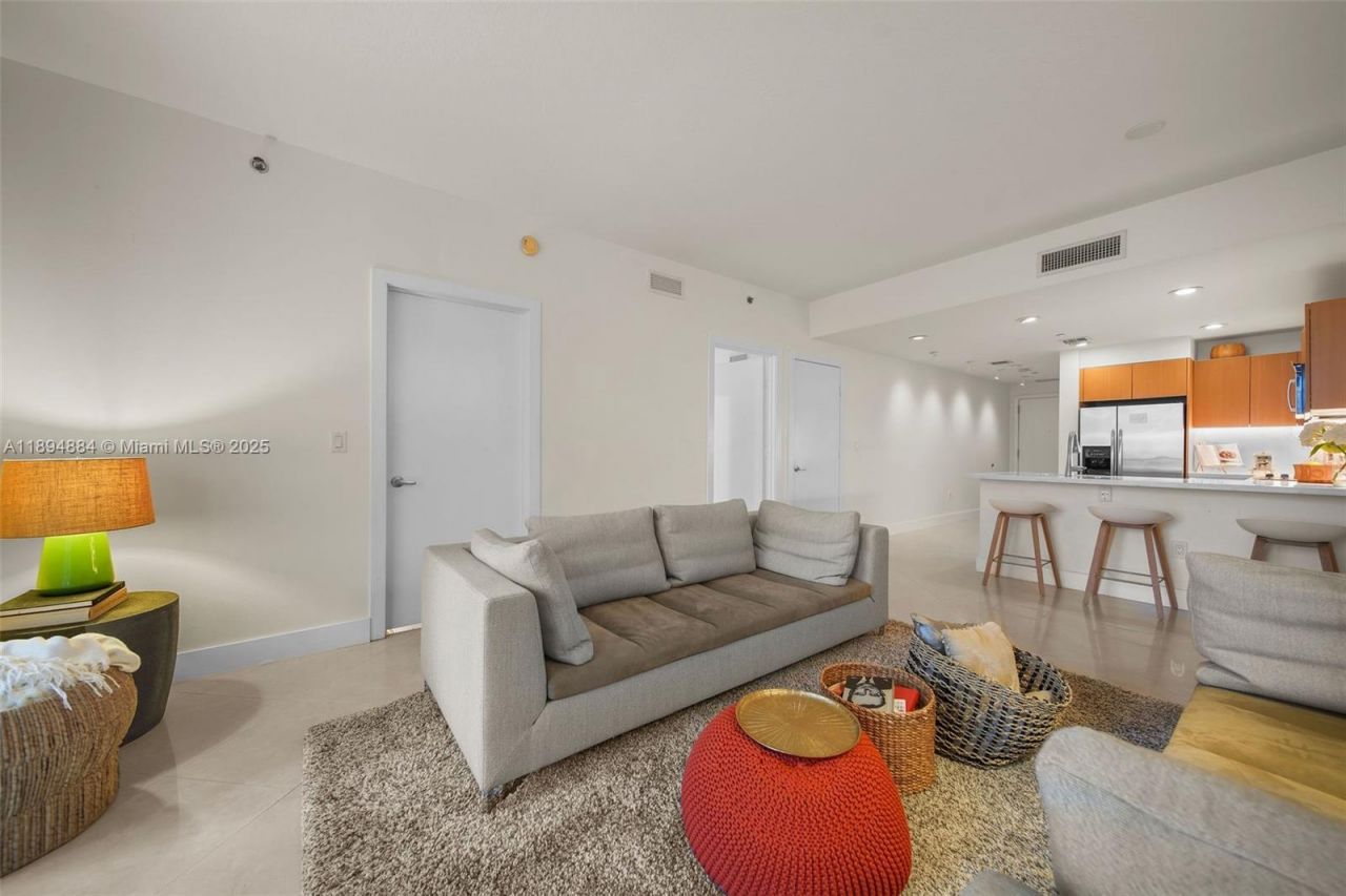 1060 Brickell Ave, Unit 1513, Miami, FL 33131 Photo