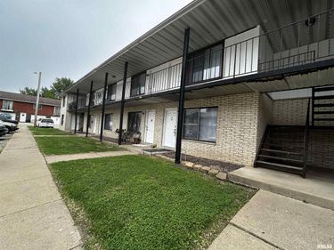 1902 SHERIDAN Road, Unit 2, Pekin, IL 61554