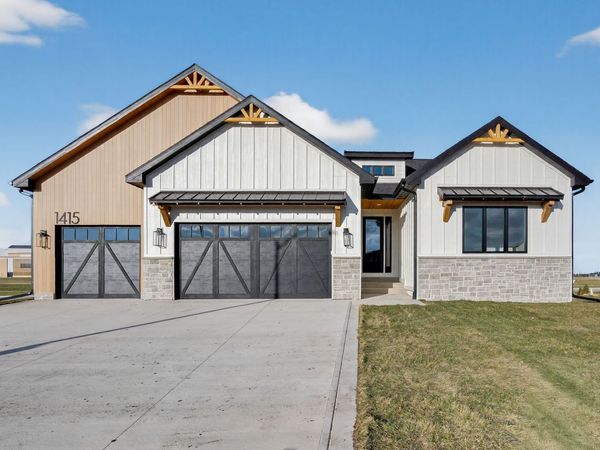 1415 NW Bull Run Court, Waukee, IA 50263