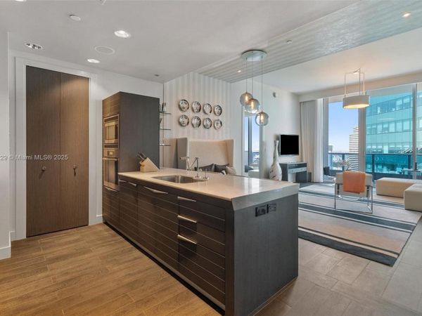 200 Biscayne Boulevard Way, Unit 5211, Miami, FL 33131