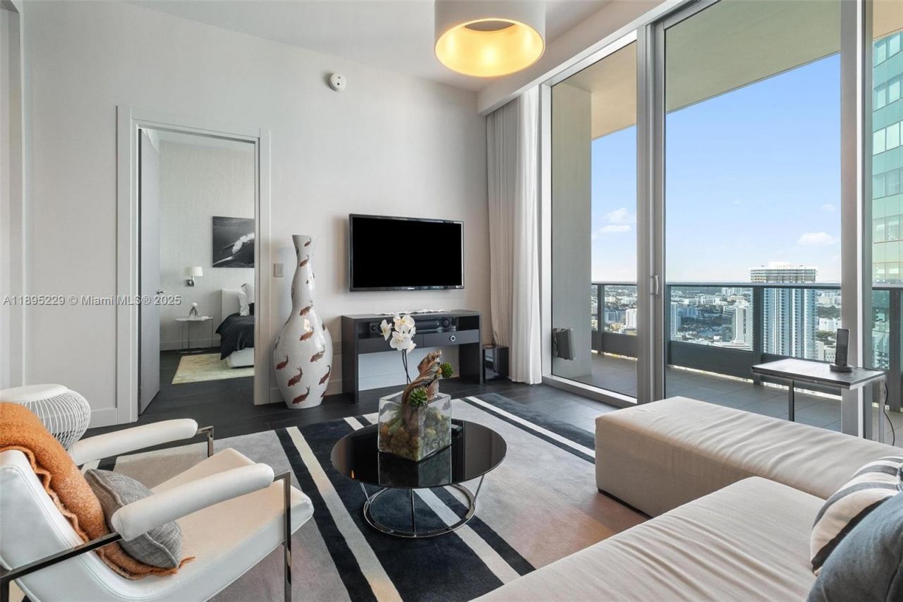 200 Biscayne Boulevard Way, Unit 5211, Miami, FL 33131 Photo