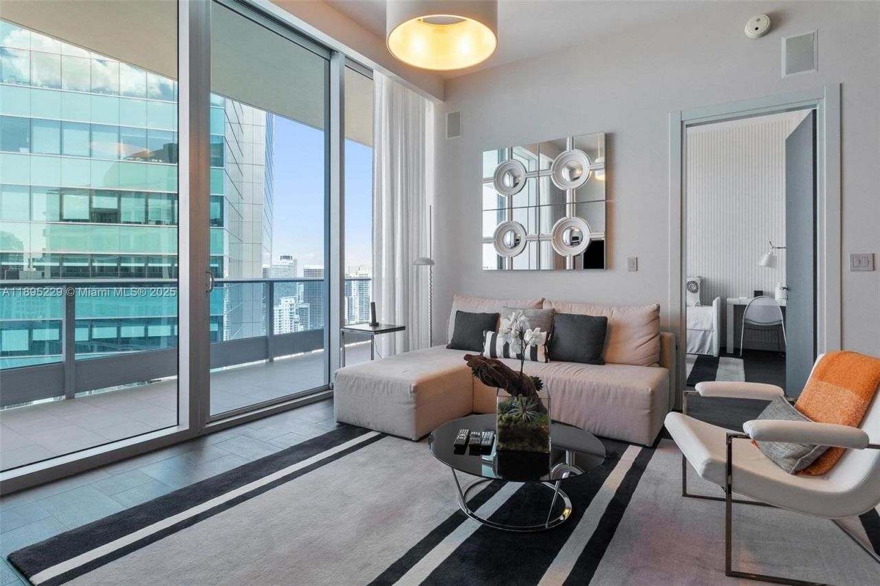 200 Biscayne Boulevard Way, Unit 5211, Miami, FL 33131 Photo