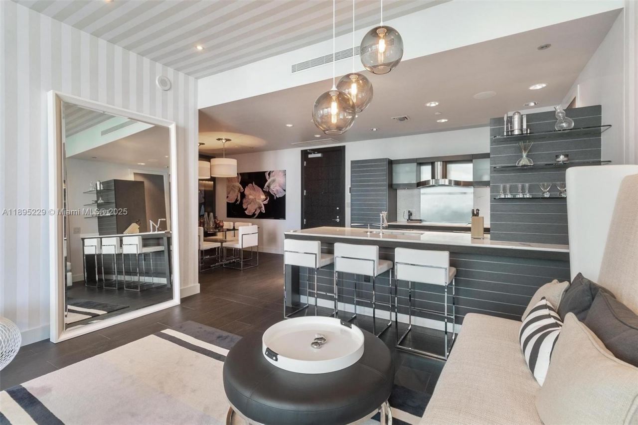 200 Biscayne Boulevard Way, Unit 5211, Miami, FL 33131 Photo