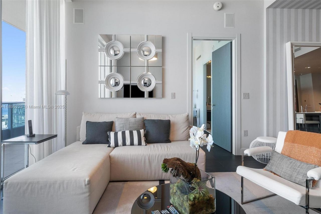 200 Biscayne Boulevard Way, Unit 5211, Miami, FL 33131 Photo