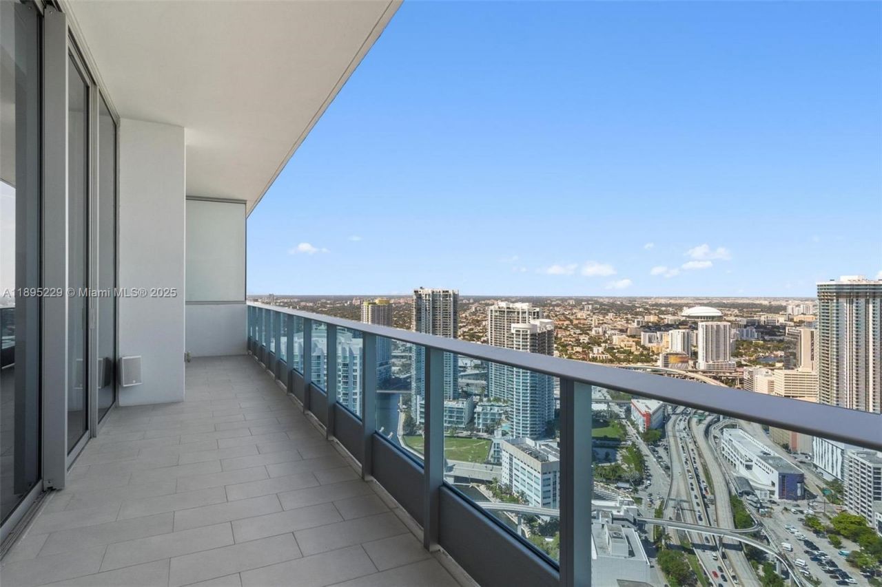 200 Biscayne Boulevard Way, Unit 5211, Miami, FL 33131 Photo