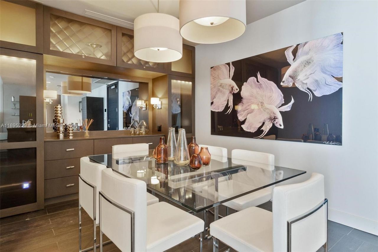 200 Biscayne Boulevard Way, Unit 5211, Miami, FL 33131 Photo