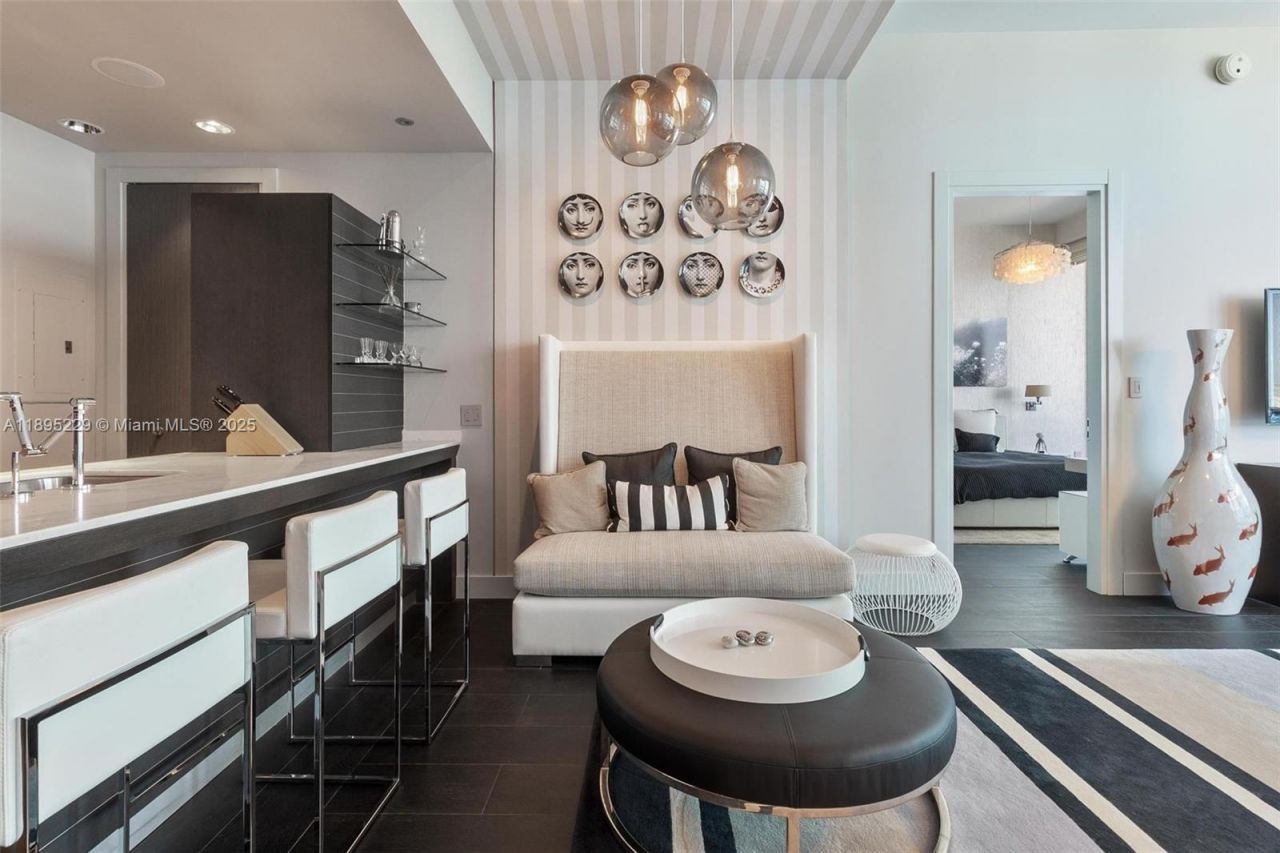 200 Biscayne Boulevard Way, Unit 5211, Miami, FL 33131 Photo