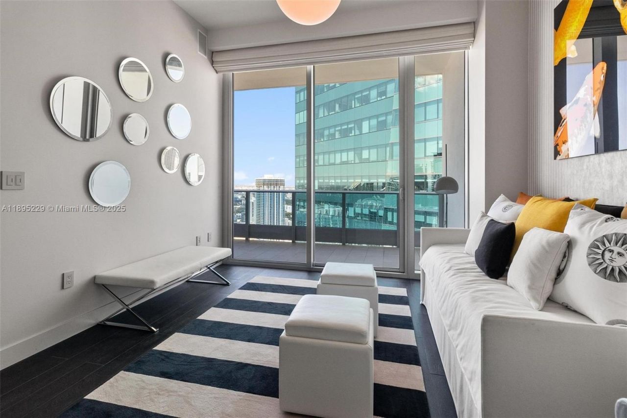 200 Biscayne Boulevard Way, Unit 5211, Miami, FL 33131 Photo