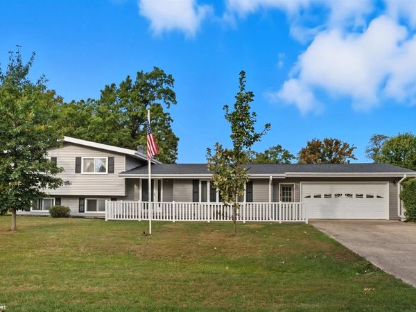 11043 146Th Avenue, West Burlington, IA 52655