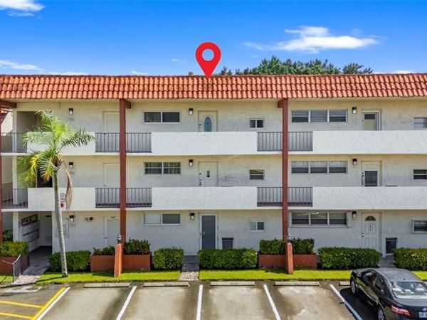 8990 S Hollybrook Blvd, Unit 305, Pembroke Pines, FL 33025