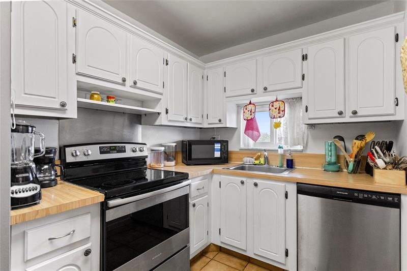 8990 S Hollybrook Boulevard, Unit 305, Pembroke Pines, FL 33025 Photo