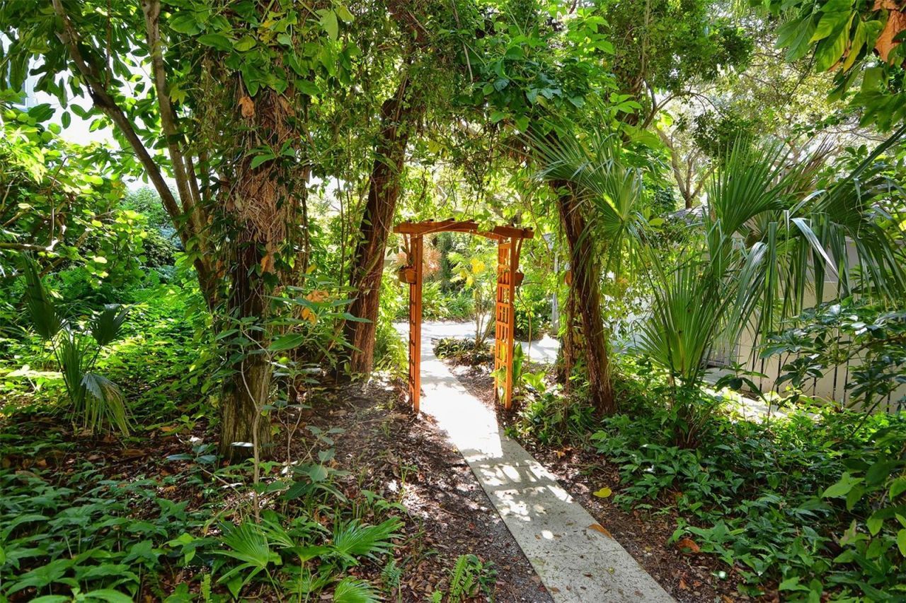 1125 W Peppertree Drive, Unit 706, Sarasota, FL 34242 Photo