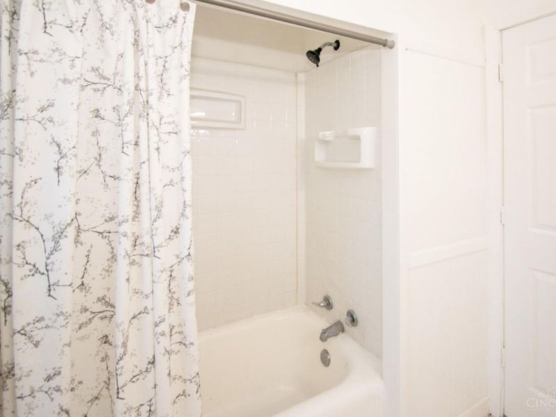 1354 Avon Drive, Cincinnati, OH 45229 Photo 30