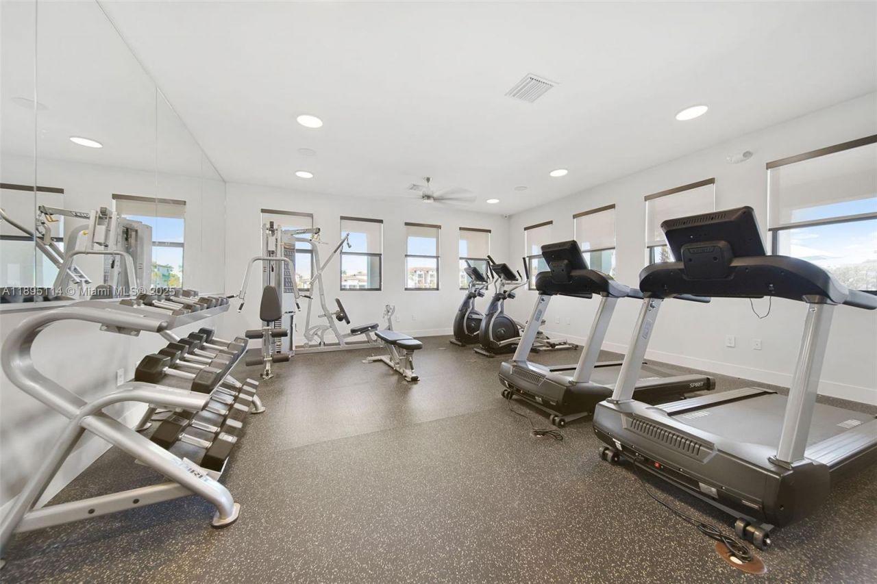 493 NW 204th St, Miami Gardens, FL 33169 Photo