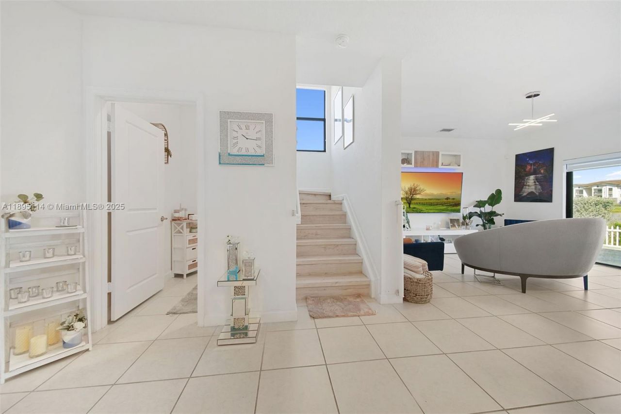 493 NW 204th St, Miami Gardens, FL 33169 Photo