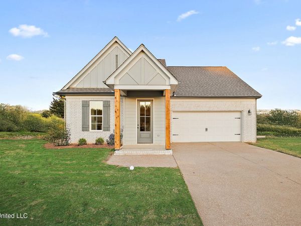 928 Coahoma Court, Nesbit, MS 38651