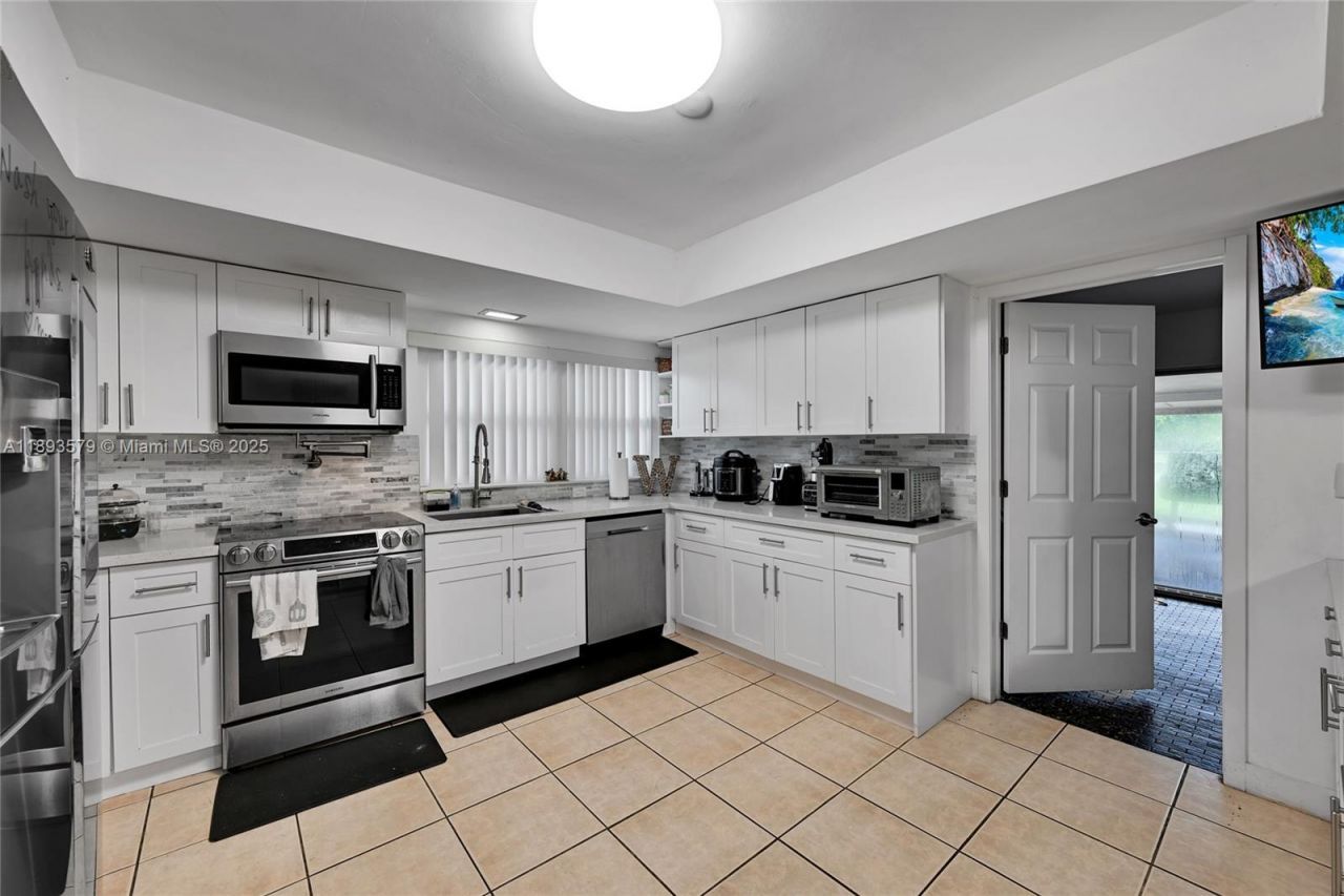 311 NW 201st St, Miami Gardens, FL 33169 Photo