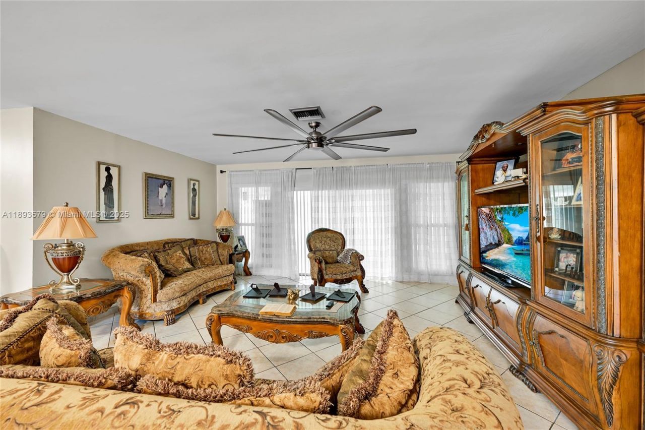 311 NW 201st St, Miami Gardens, FL 33169 Photo