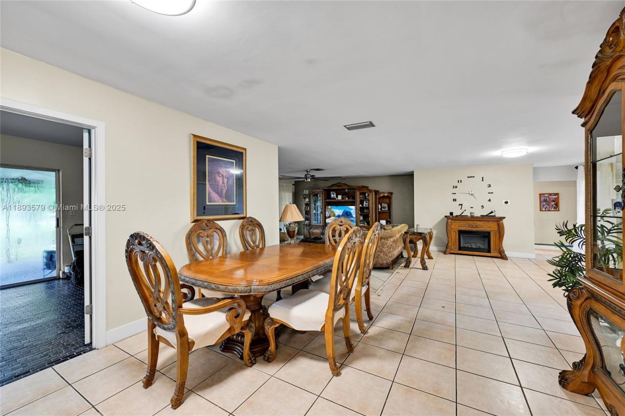 311 NW 201st St, Miami Gardens, FL 33169 Photo