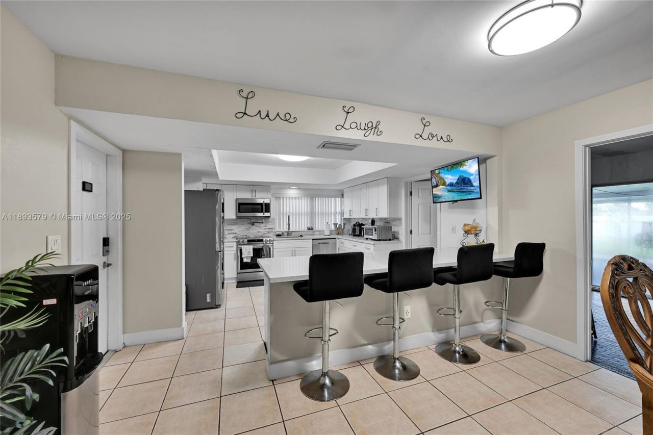 311 NW 201st St, Miami Gardens, FL 33169 Photo