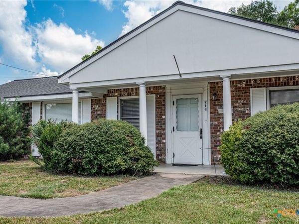 716 Brookhollow Drive, Port Lavaca, TX 77979