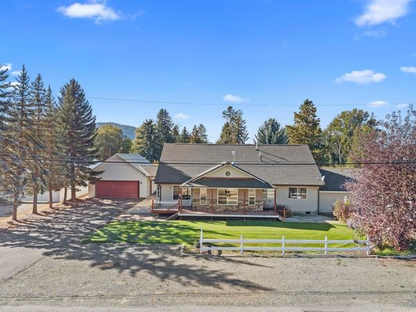 1005 N 3rd St, Chewelah, WA 99109