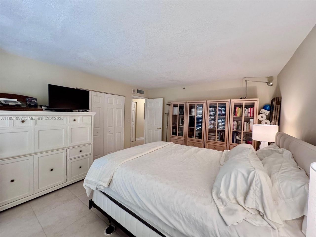 6061 Collins Ave, Unit 10C, Miami Beach, FL 33140 Photo