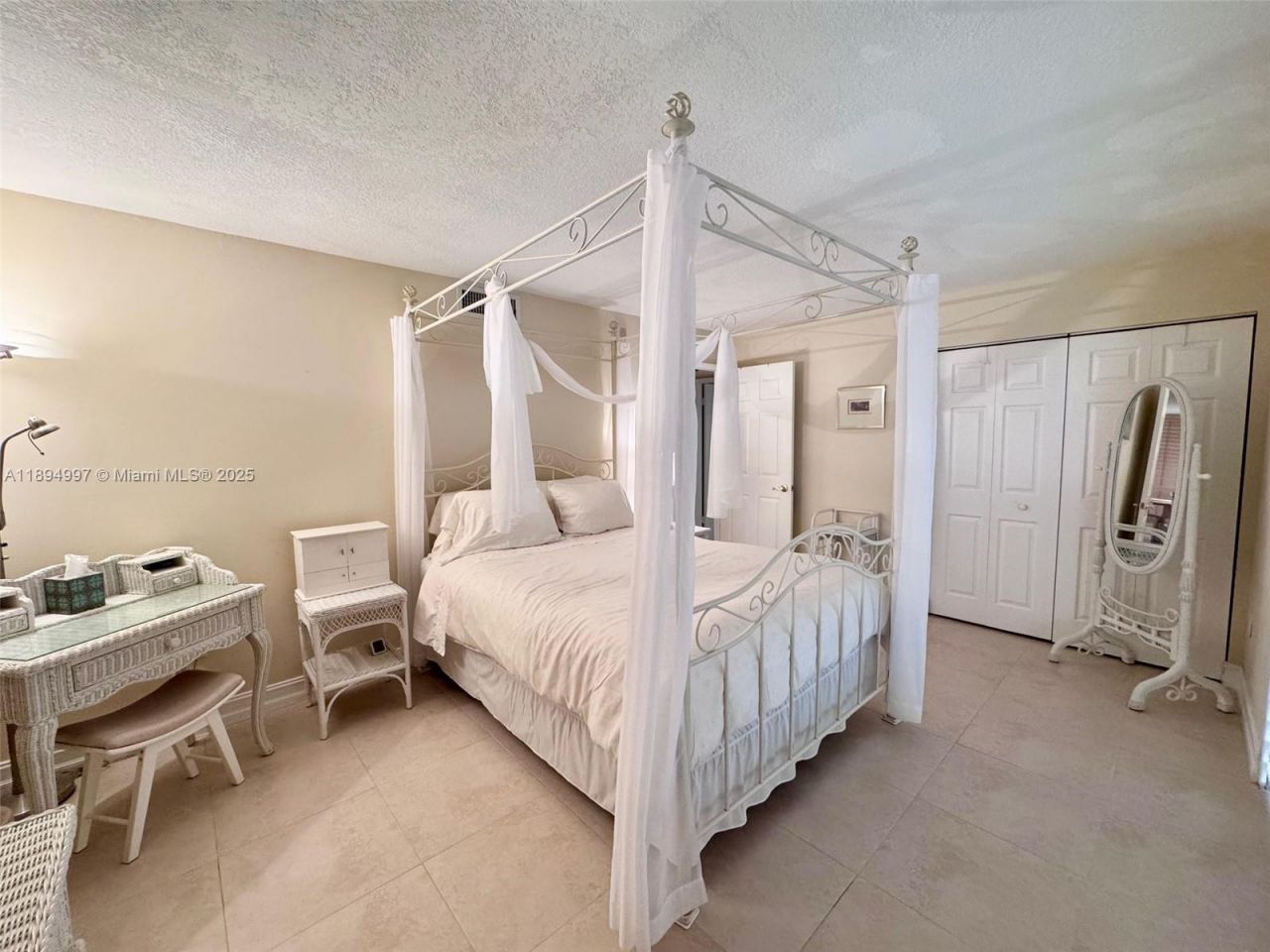 6061 Collins Ave, Unit 10C, Miami Beach, FL 33140 Photo