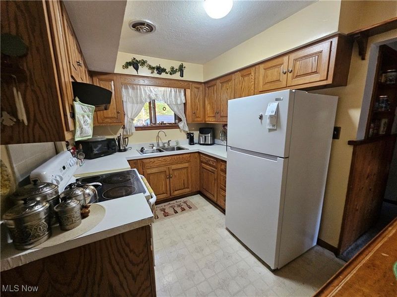 560 Ridge Drive, Medina, OH 44256 Photo 6