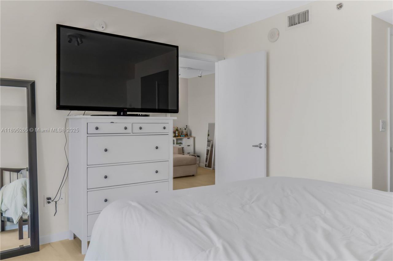 50 Biscayne Blvd, Unit 1505, Miami, FL 33132 Photo