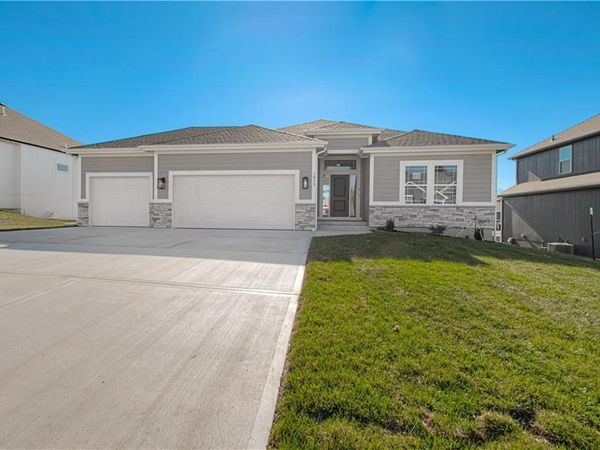 1015 Poplar Lane, Liberty, MO 64068