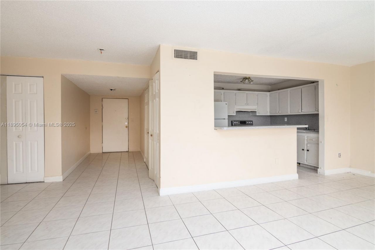 1801 NE 140th St, Unit 306, North Miami, FL 33181 Photo