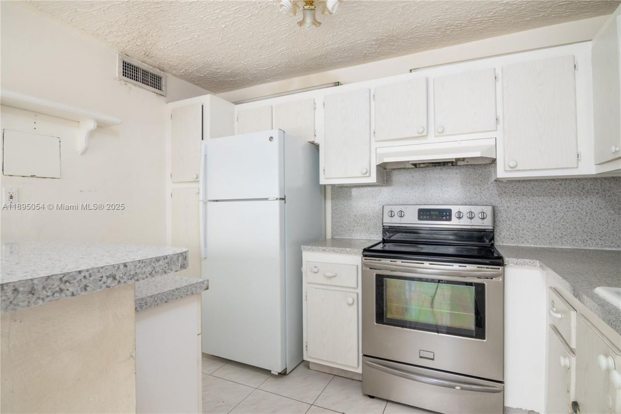1801 NE 140th St, Unit 306, North Miami, FL 33181 Photo