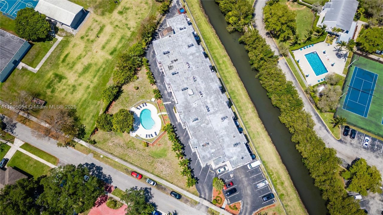 1801 NE 140th St, Unit 306, North Miami, FL 33181 Photo