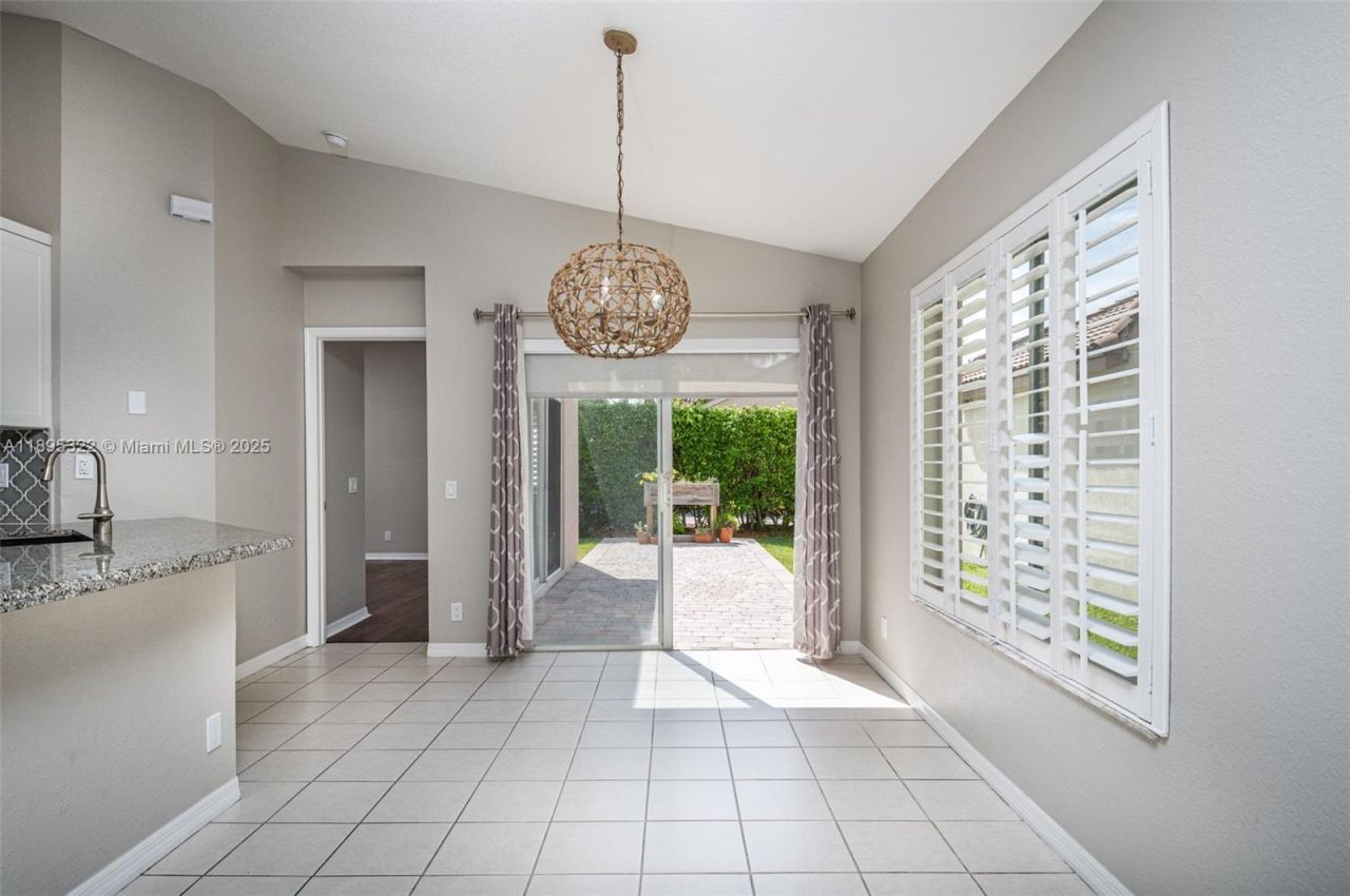 1524 Canary Island Dr, Unit 1524, Weston, FL 33327 Photo